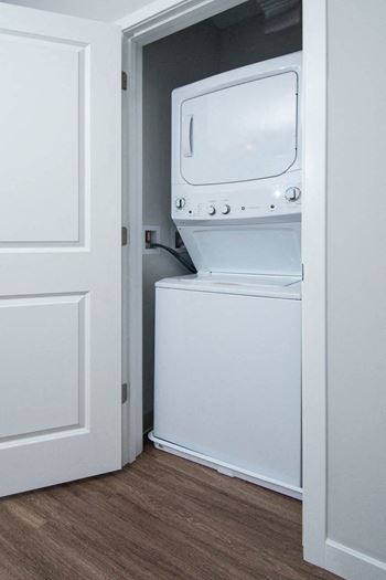 Convenient full size in-unit washer & dryer